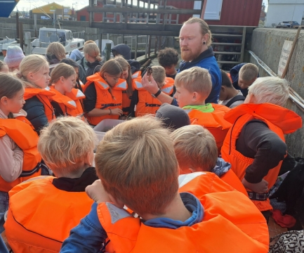 Børn fra Nordsøen Oceanariums Skoletjeneste bidrager til spændende forskning .